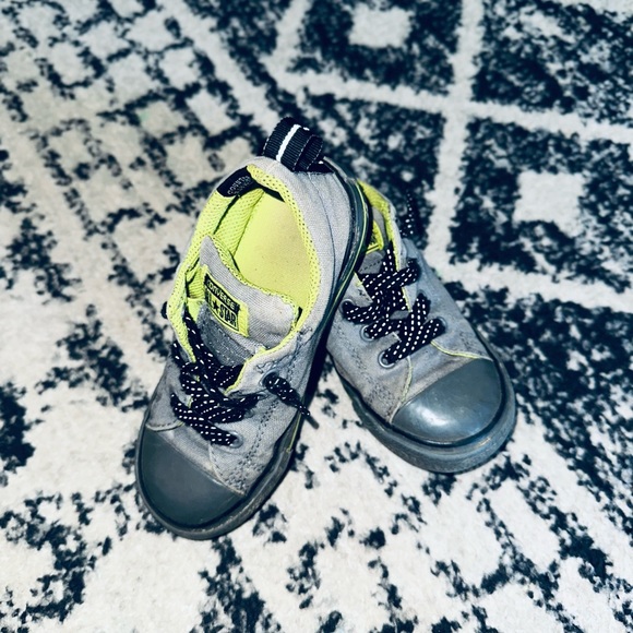 Toddler Slip On Converse Size 10 Sneakers Neutral Boy Girl Shoes Chucks - Picture 3 of 7